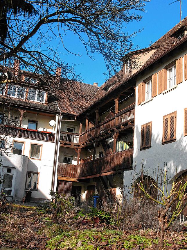 Der Hinterhof des einstigen Leder-Fischer-Anwesens wich dem Fachmarktzentrum auf dem benachbarten Pfeiffer-Areal.