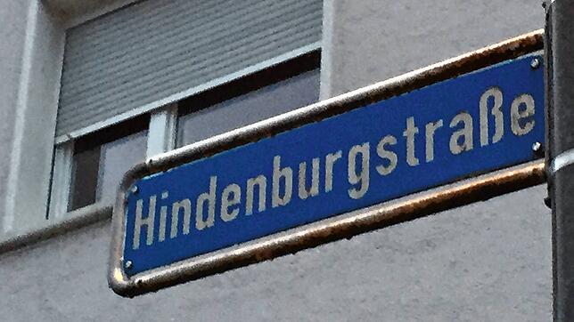 (Archivbild) Die Freiburger Hindenburgstraße heißt seit 2020 Otto-Wels-Straße. So hatte der dortige Gemeinderat entschieden. Die ...