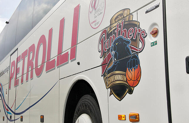 Auch die Panthers fahren seit der letzten Saison mit einem Petrolli-Bus zu ihren Auswärtsspielen. Es ist jedoch kein Doppeldecker.
