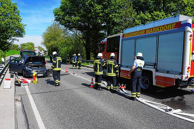 Feuerwehrleute der Markdorfer Wehr im Einsatz in Stadel.