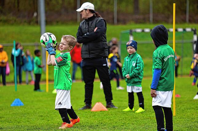 Bild 9: Wenn die jüngsten Kicker mit Begeisterung dabei sind: Die besten Bilder vom Turnier in Radolfzell!