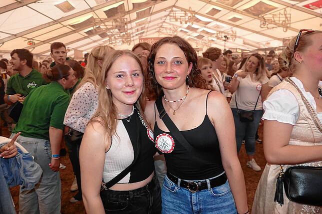 Bild 12: 3000 Gäste in Trance – Auftritte der Brotäne Herdepfl und Stubete Gäng bringen Festzelt zum Beben