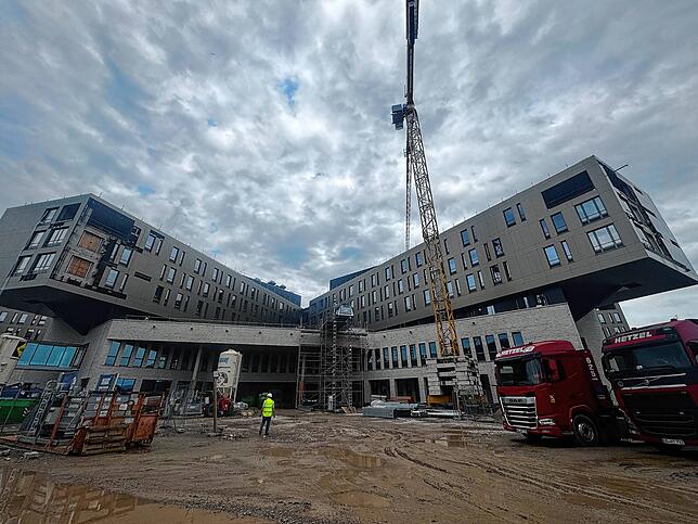 Die Bauarbeiten am Zentralklinikum in Lörrach schreiten voran. Am 20. September können sich Besucher beim Tag der offenen Türe auf der ...