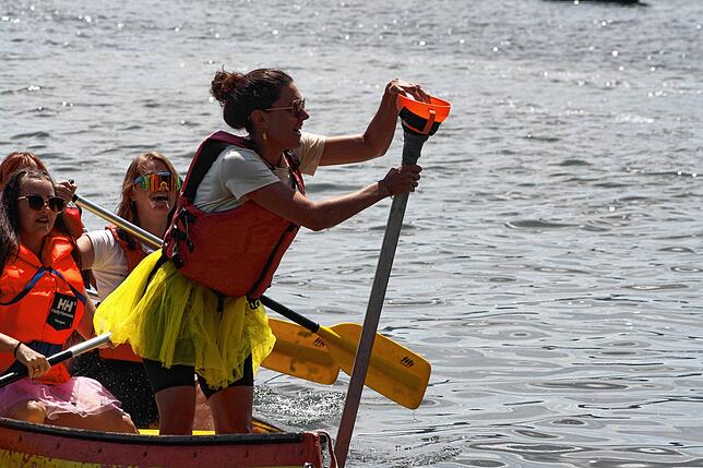Bild 27: Radolfzell: Rein ins Boot und gleich ins Wasser: Das Großkanadierrennen 2025 in Bildern