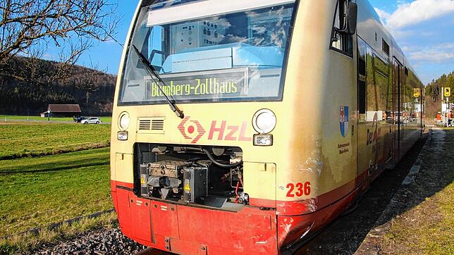 Gegen diesen Ringzug prallte am Bahnübergang Riedöschingen ein Kombi.