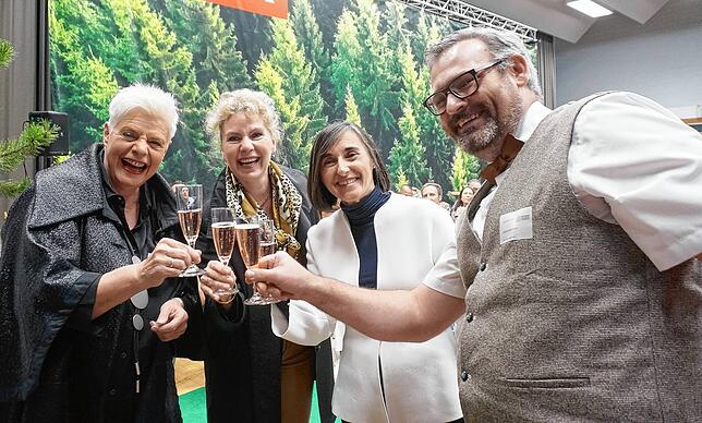 Gute Laune: Messechefin Regina Rieger, Petra Dorfmeister, erste Beigeordnete Waldshut-Tiengens, Lucia Leal vom Landratamt ...