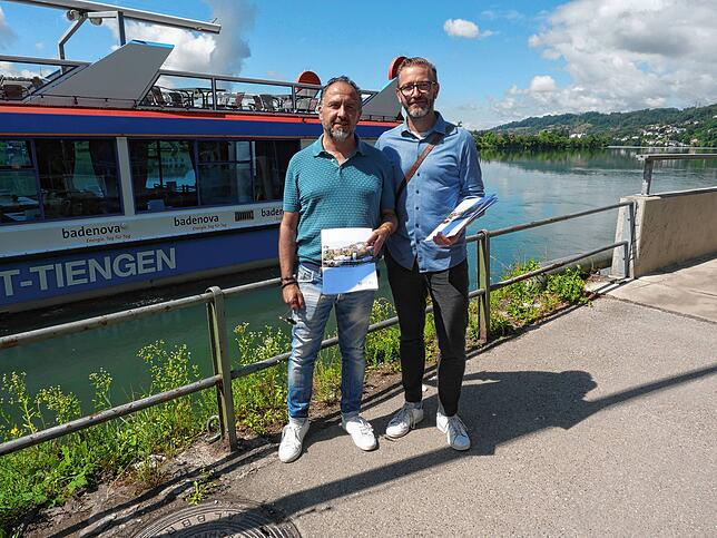 Am Waldshuter Rheinufer, an der Mündung des Seltenbachs, ist im Sommer schon viel los, für Gilberto Cammisa und Stephan Vatter aber ...