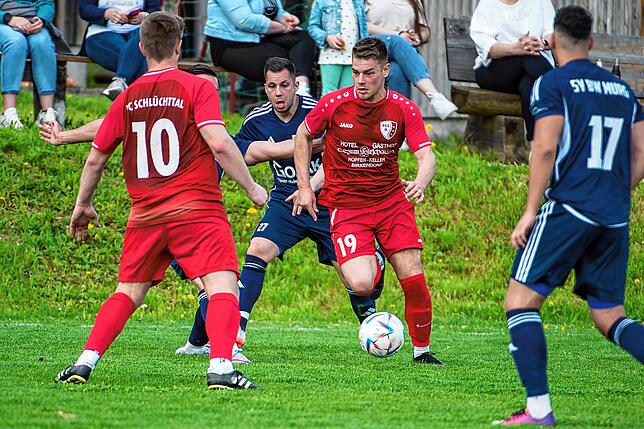 Bild 4: FC Schlüchttal gewinnt Spitzenspiel gegen SV Blau-Weiß Murg mit 2:1 &ndash; und wir haben Bilder!