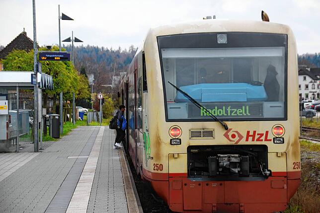Ein Seehäslezug im Bahnhof von Stockach. Seit Beginn dieses Jahres beschwerten sich Fahrgäste immer wieder über Verspätungen auf der ...