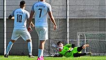 Im Fokus: Torwart Jannik Strittmatter vom SV Buch hielt seine Elf bei der 1:2-Niederlage beim TuS Stetten mit zahlreichen Paraden und ...