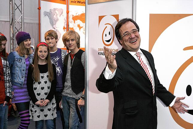 Armin Laschet, damals Minister für Generationen, Familie und Integration in NRW, kommt 2007 zur Verleihung des Deutschen Kinderpreises ...