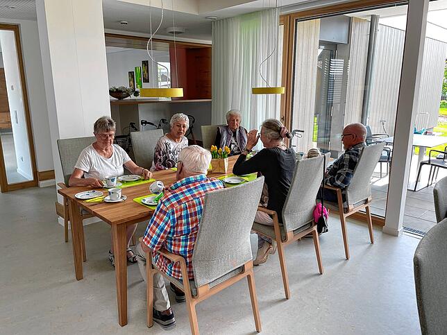 Bisher fand das Erzähl-Café in Dangstetten statt. Mit Fertigstellung des Wohnprojekts Mitänand däheim zog das Angebot in die dortigen ...