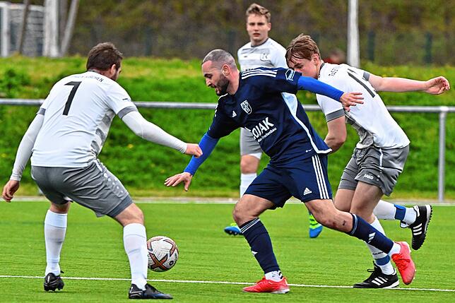 Bild 9: TuS Efringen-Kirchen besiegt SV Blau-Weiß Murg mit 6:2 &ndash; und wir haben Bilder!