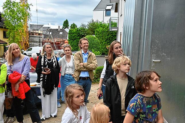 Unter den Gästen ist auch Johannes Baron von Bodman, dessen Familie das Haus mehrere Jahrhunderte lang gehört hat.