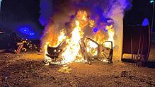 Ein Auto, das beim Gottmadinger Bauhof abgestellt war, brannte vollständig aus.