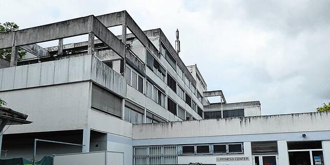 Der Küchlerbau von hinten, ein Betonklotz, der nie eine Schönheit war und auch keine mehr wird.