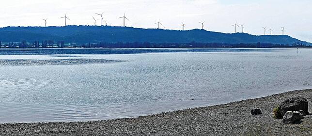 Diese fotorealistische Visualisierung soll die Auswirkungen zeigen, welche die geplanten Windkraftanlagen auf der schweizerischen und ...