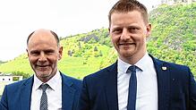 (Archivbild) Einer von ihnen kann jubeln, der andere nicht: Bernd Häusler und Simon Gröger, Oberbürgermeister von Singen und Radolfzell, ...