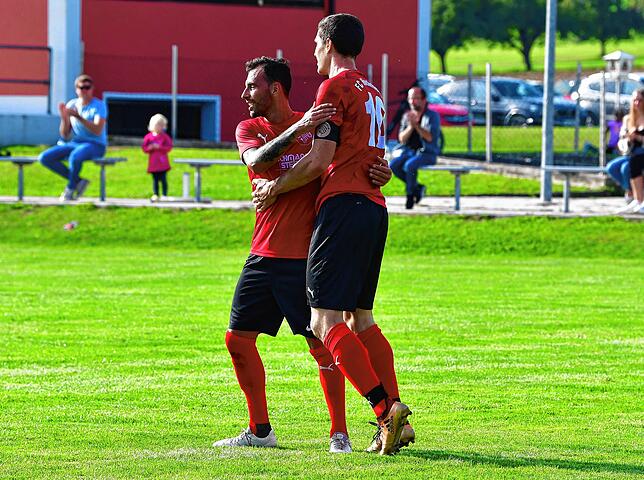 Bild 29: FC Hochrhein besiegt den FC Wallbach deutlich mit 4:0 &ndash; und wir haben die Bilder!