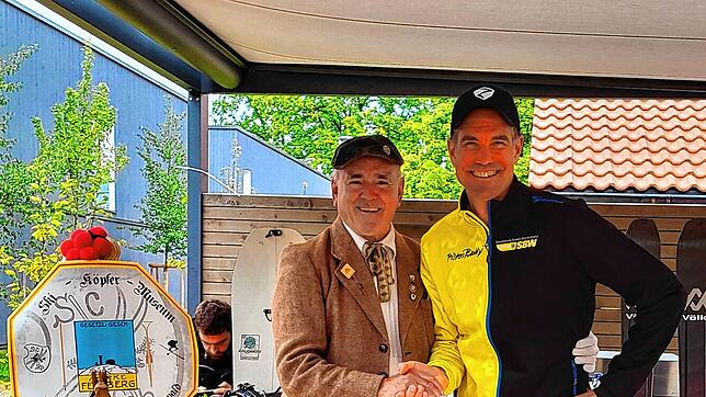 Walter Strohmeier (links) und Niclas Kullmann, der Leiter des Skiinternats in Furtwangen. Bild: Walther Strohmeier