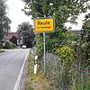 Ein Schild, mitten im Kreis Konstanz: Die Enklave &bdquo;Reute&ldquo; aus dem Landkreis Emmendingen.