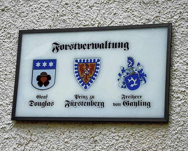 Ein Schild am Forsthaus