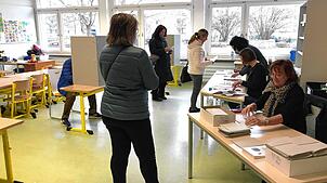 Die Wählerinnen und Wähler in der Goetheschule in Rheinfelden kamen in Schüben zur Bundestagswahl. Bild: Boris Burkhardt