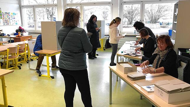 Die Wählerinnen und Wähler in der Goetheschule in Rheinfelden kamen in Schüben zur Bundestagswahl. Bild: Boris Burkhardt