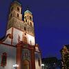 Der Weihnachtsbaum sorgt vor dem Münster für besinnliche Stimmung.