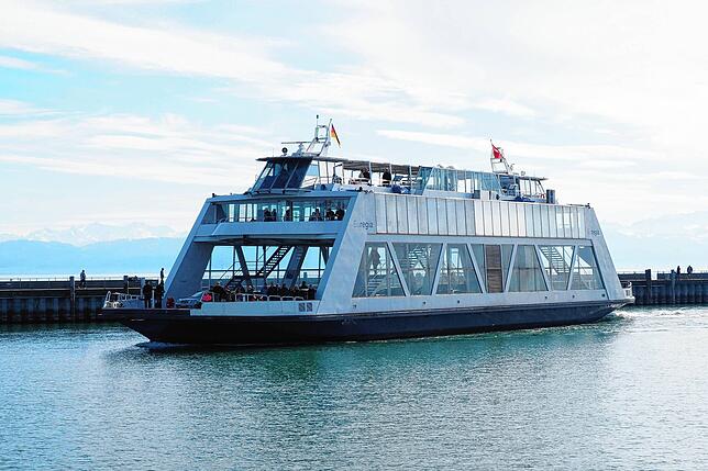 Bild 1: Eine Fähre auf dem Bodensee mieten: So viel kostet es