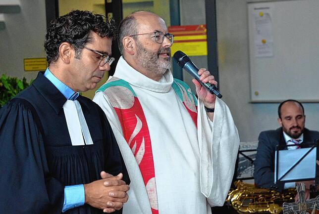 Pfarrer Tibor Nagy und Pfarrer Ulrich Hund beim ökumenischen Gottesdienst.