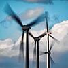 (Symbolbild) Diese Windräder drehen sich auf einer Anhöhe bei Alzey in Rheinland-Pfalz. Laut Planentwurf könnten auch Anlagen auf ...