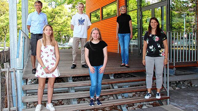 Die ersten Realschüler verlassen zum Schuljahresende die Beethoven-Gemeinschaftsschule. Über die Erfahrungen sprachen (vorne, von links) ...