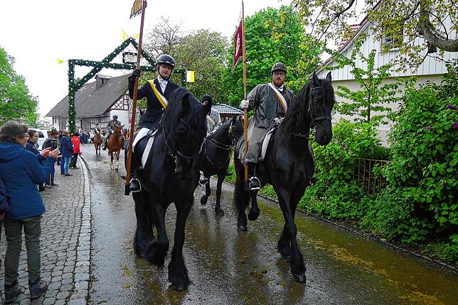 Bild 9: Bilder vom Georgiritt in Limpach im Deggenhausertal am Muttertag