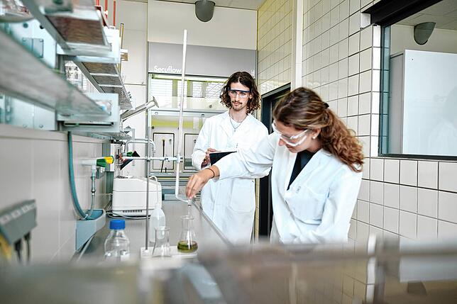 Auch die Labore wie hier das Umweltchemielabor sind bis auf Weiteres gesperrt.