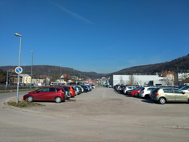 Der Pendlerparkplatz an der Robert-Gerwig-Straße in Waldshut wird mit dem Neubau des Feuerwehrgerätehauses wegfallen.