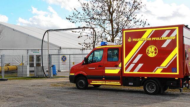 Beim Betrieb des kommunalen Testzentrums im Seepark Pfullendorf gibt es Unterstützung von den Freiwilligen Feuerwehren, dem DRK, dem ...