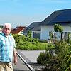 Zu den Baulücken, die in den vergangenen Jahren bebaut wurden, zählen die drei Häuser rechts von Neudingens Ortsvorsteher Klaus Münzer. ...