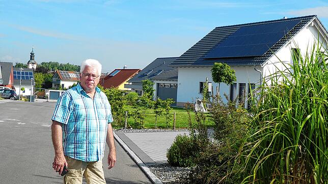 Zu den Baulücken, die in den vergangenen Jahren bebaut wurden, zählen die drei Häuser rechts von Neudingens Ortsvorsteher Klaus Münzer. ...
