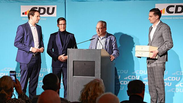 Von links: Bundestagsabgeordneter Andreas Jung, Landtagsabgeordneter Manuel Hagel, Joachim Filleböck, Vorsitzender des ...