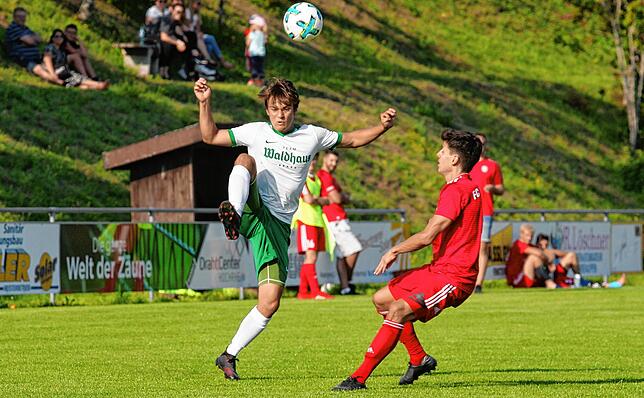Bild 6: Aufsteiger SV Waldhaus gewinnt gegen den FC Grießen mit 2:1 &ndash; und wir haben die Bilder!