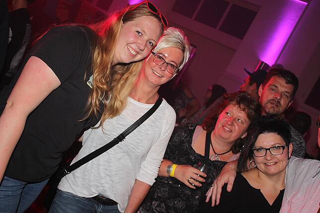 Bild 8: Bilder der großen Feuerwehr Meets Malle-Party in Furtwangen (Teil2)