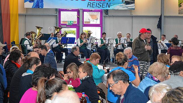 Allein schon die Absage des diesjährigen Frühlingsfestes, stets verbunden mit vielen Reisebuchungen (unser Bild entstand im Vorjahr), ...