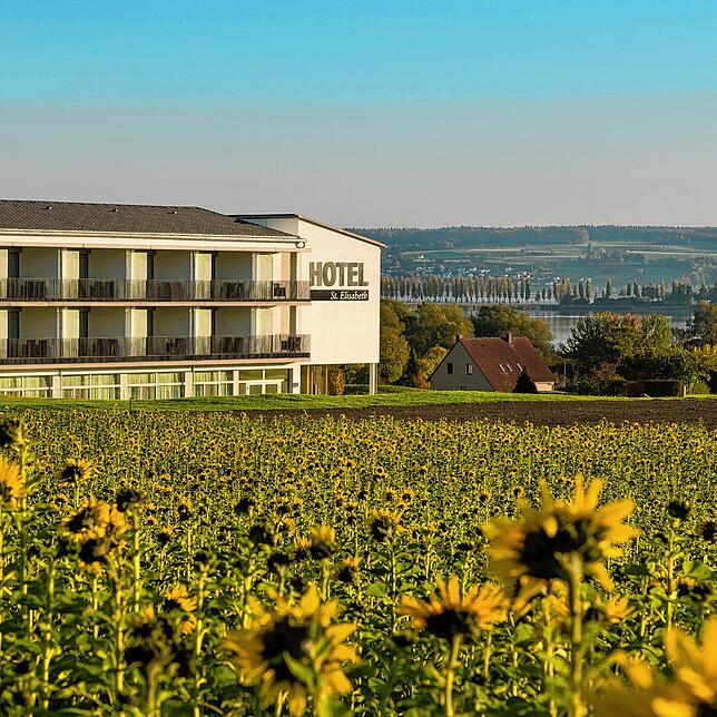 Mit Seesicht können Brautpaare ihre Hochzeit im Hotel St. Elisabeth feiern.