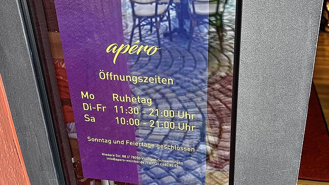 Das Apéro in Villingen hat offiziell nur bis 21 Uhr geöffnet. So meidet Inhaber Murat Gökcimen unangenehme Gespräche mit den Gästen zur ...