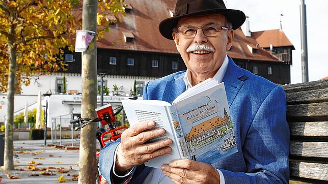 Wolfgang Müller-Fehrenbach hat seine Gedichte in einem Buch zusammengefasst. Das Konzil ziert die Vorderseite, im Hintergrund ist es in ...