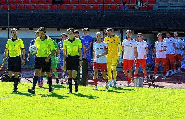 Bild 2: Rasantes 2:2 zwischen SC Pfullendorf und 1. FC Rielasingen-Arlen. Wir waren mit der Kamera dabei!