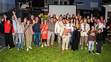 Eine große Fangemeinde fand Interesse an der Friseurshow. Vor der Sendung fand sich die abendliche Gesellschaft zum Gruppenbild ein. ...