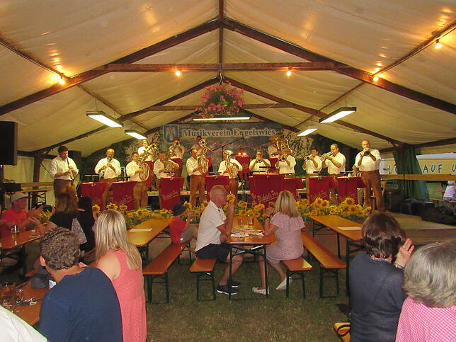 Bild 29: Bilder: Heißes Sommerfest in Engelswies mit Blaskapelle Peng