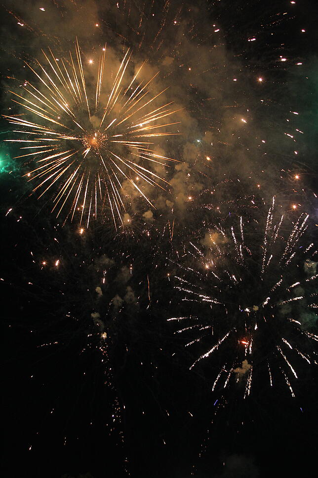 Bild 3: Bilder von Feuershow und Feuerwerk beim Lichterfest in Bad Dürrheim